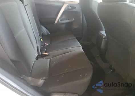 2018 Toyota Rav4 Le z USA, uszkodzony, nr VIN JTMBFREV1JD250261